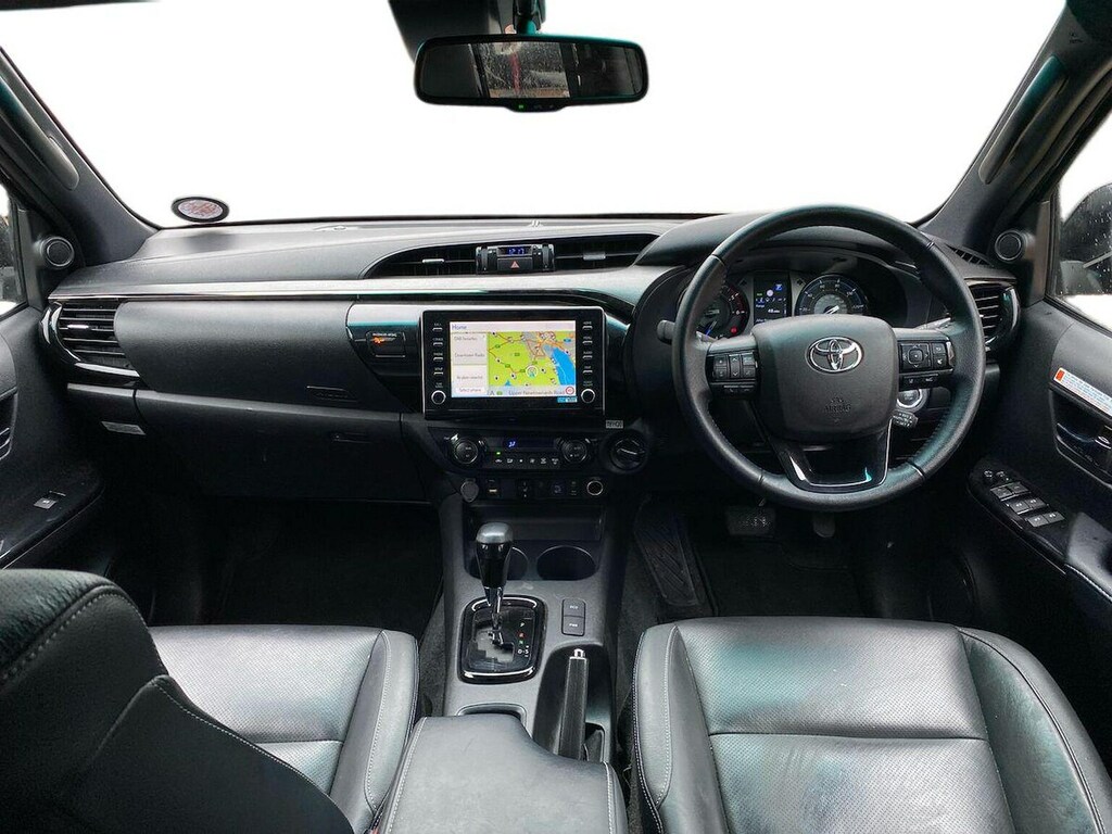 Toyota HILUX Active White #8