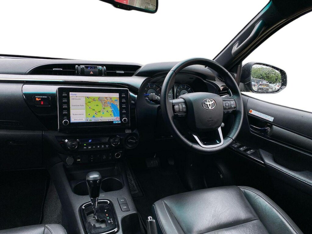 Toyota HILUX Active White #7