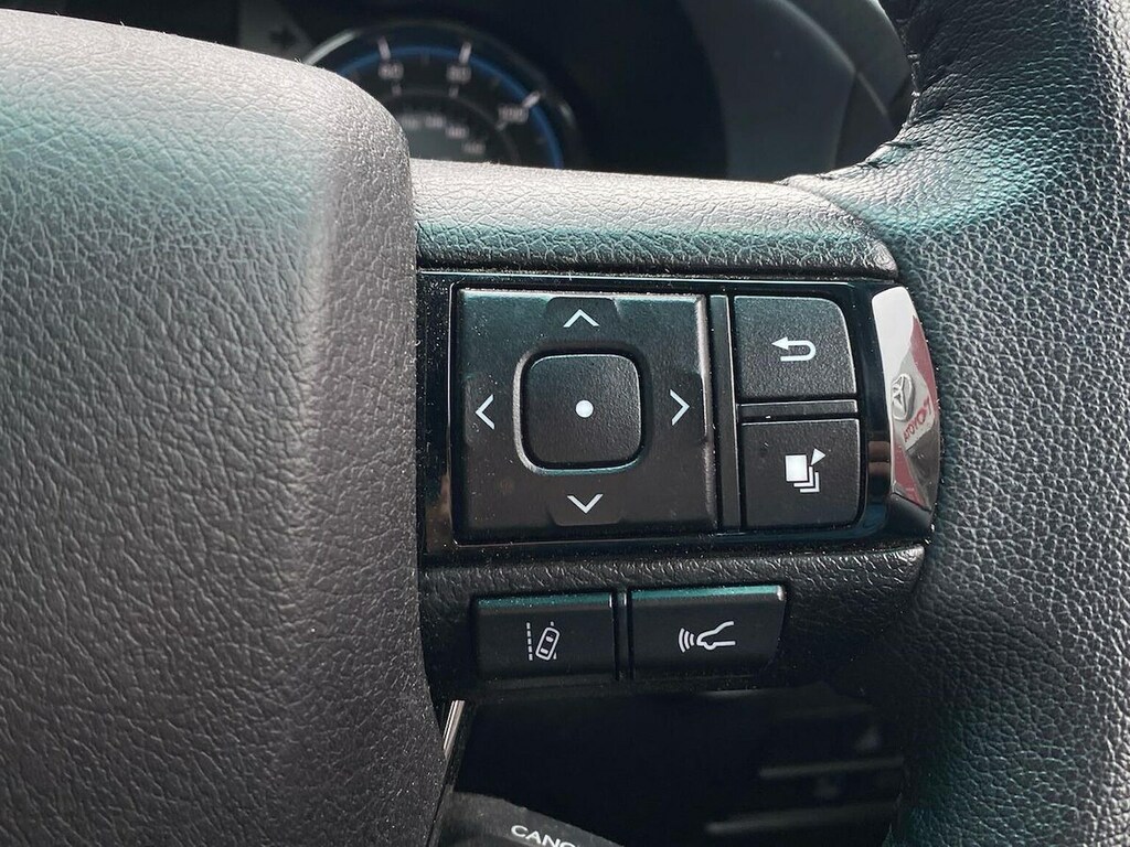 Toyota HILUX Active White #25