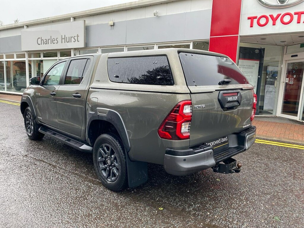 Toyota HILUX Active White #17
