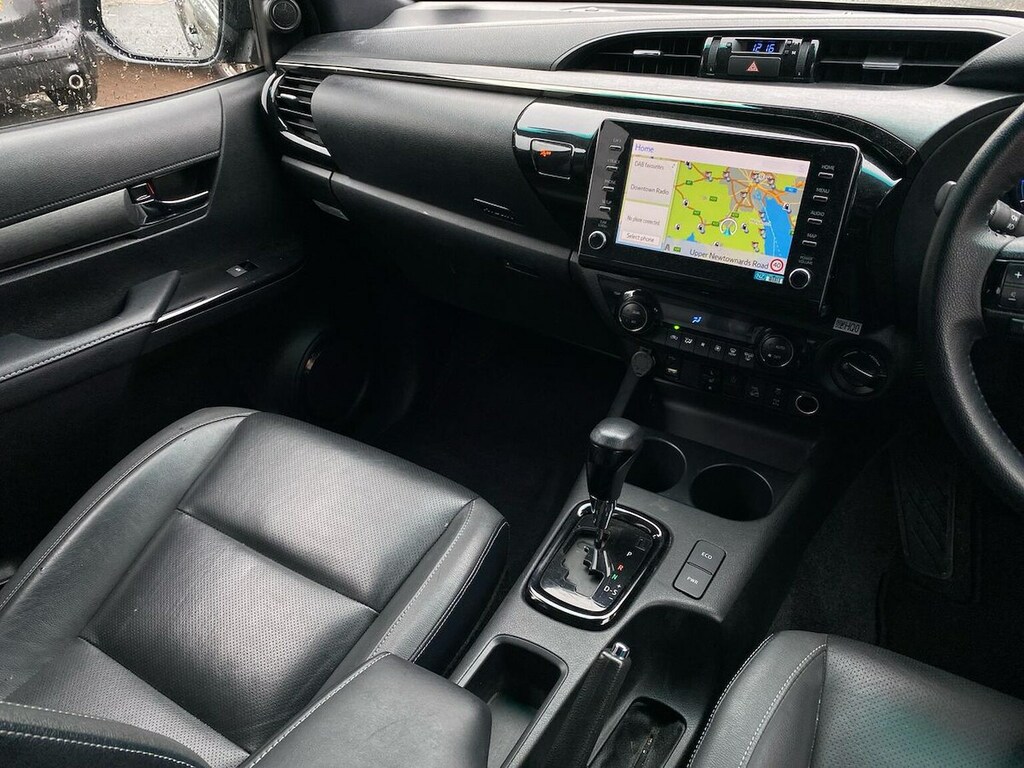 Toyota HILUX Active White #13