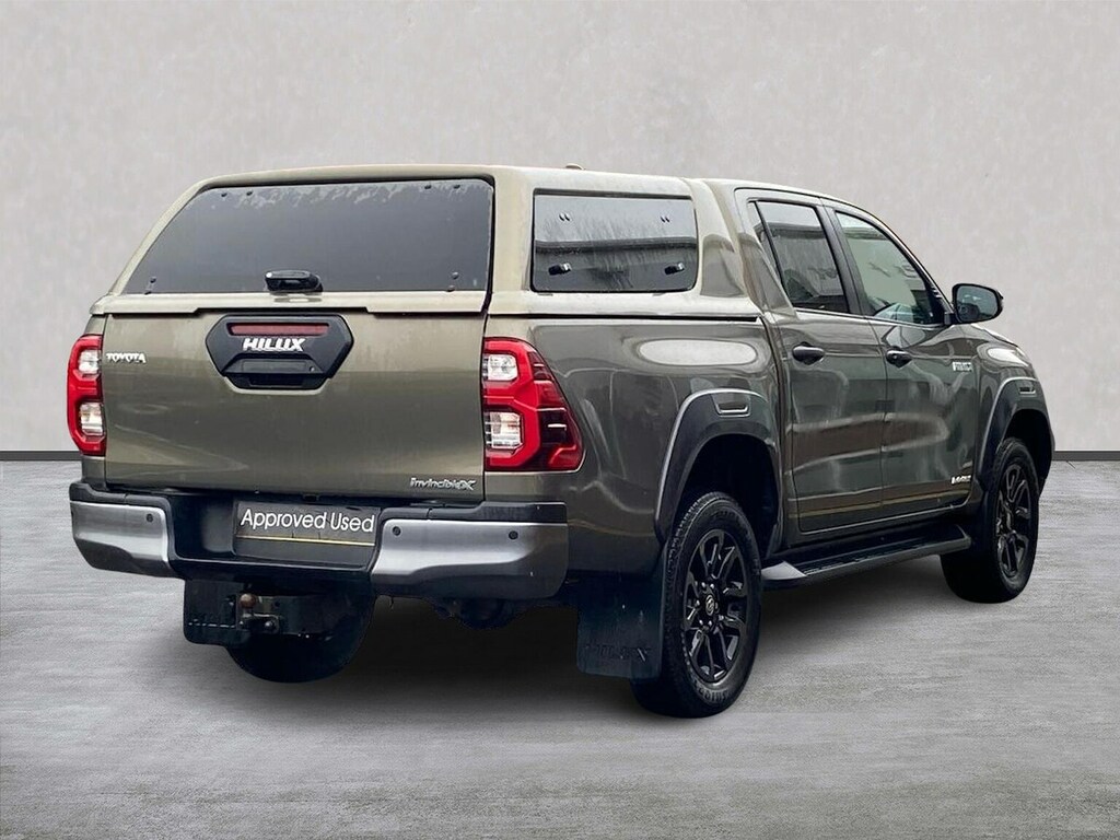 Toyota HILUX Active White #18