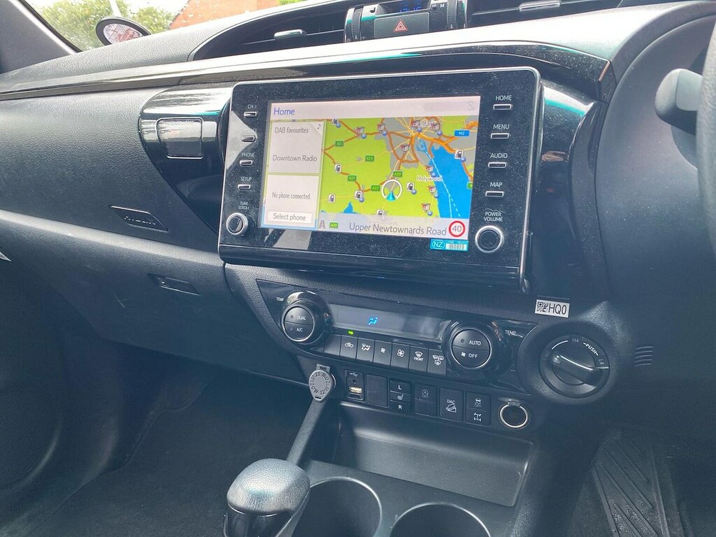 Toyota HILUX Active White #23