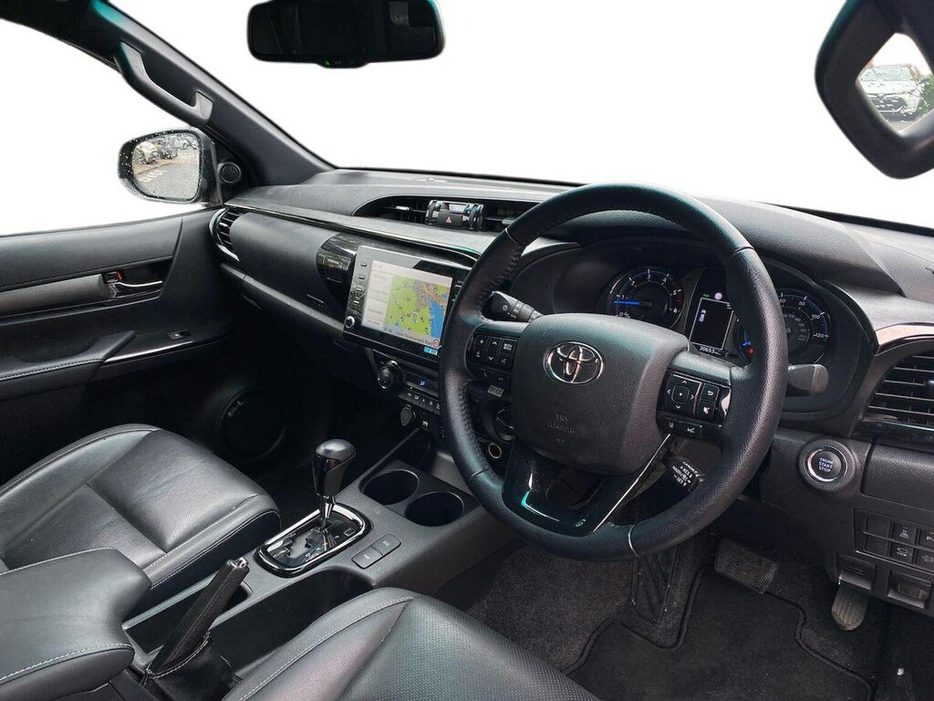 Toyota HILUX Active White #15