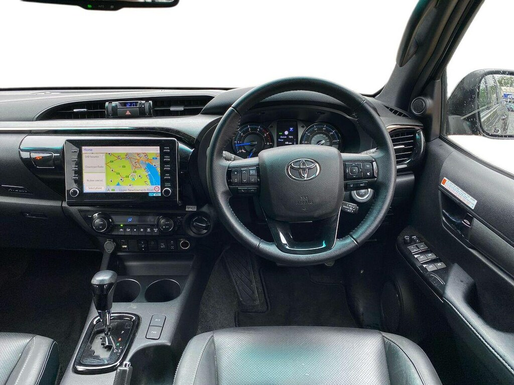 Toyota HILUX Active White #9