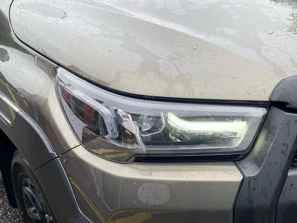 Toyota HILUX Active White #29