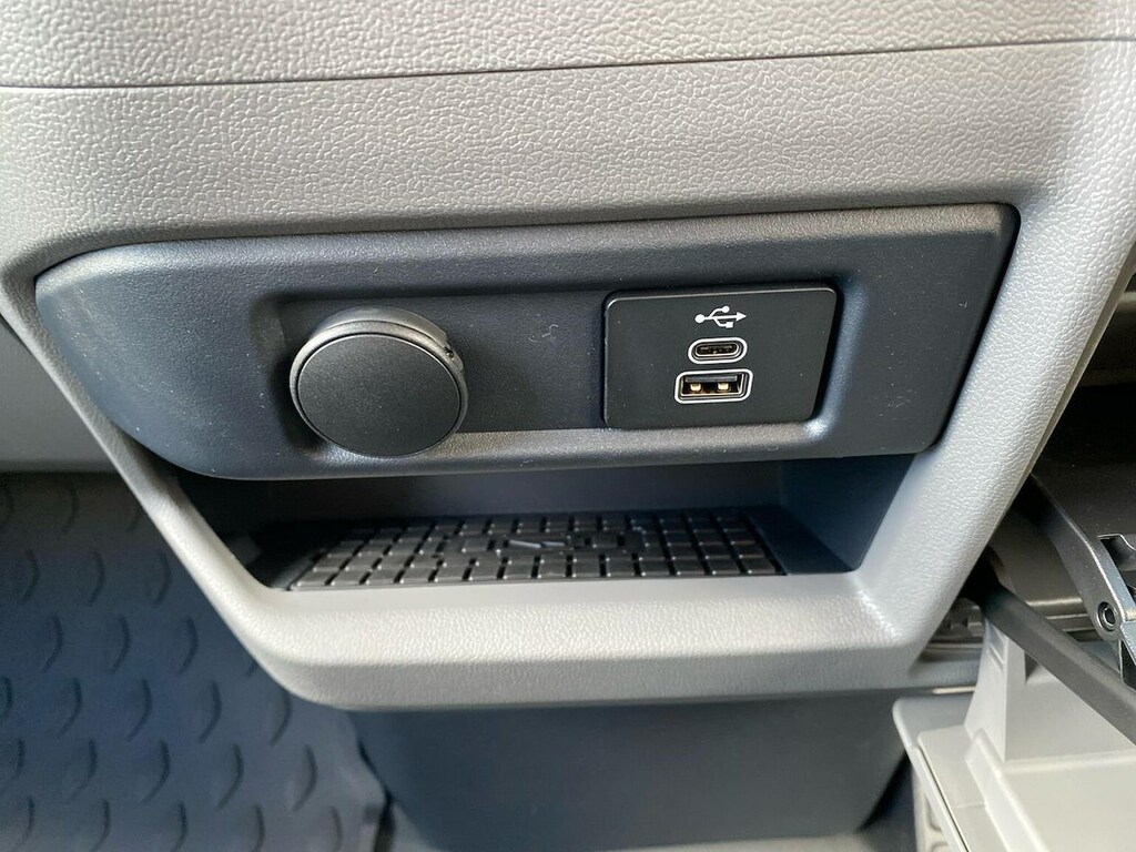 Volkswagen E-Transporter 160Kw 65Kwh Commerce Pro Kombi Van Grey #36