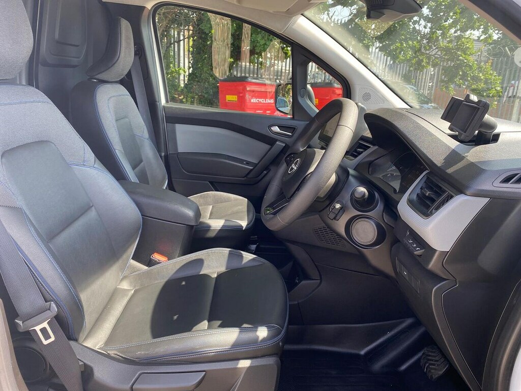 Nissan TOWNSTAR Acenta White #16