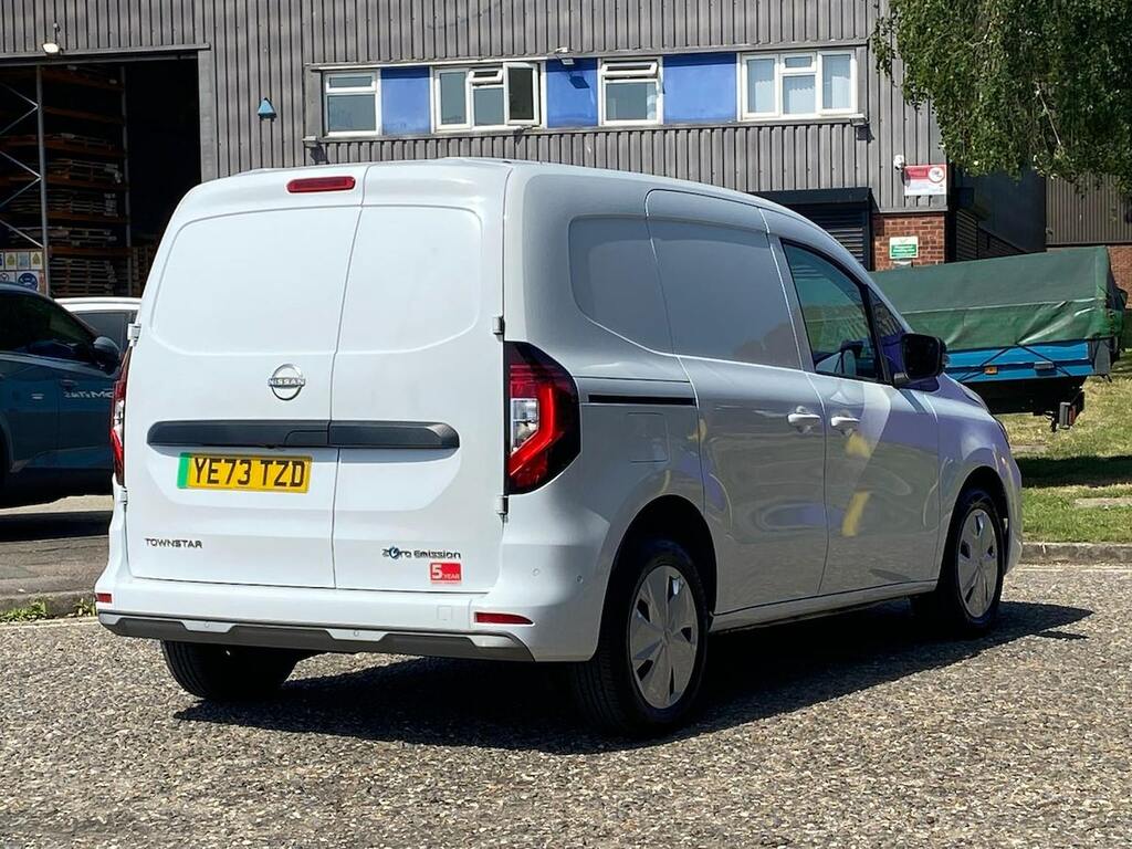 Nissan TOWNSTAR Acenta White #19