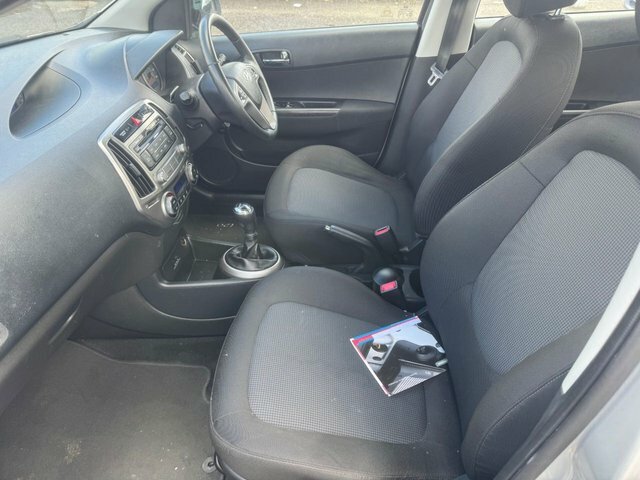 Hyundai I20 Active White #13