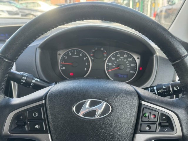 Hyundai I20 Active White #9