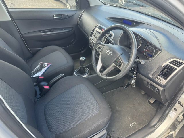 Hyundai I20 Active White #16