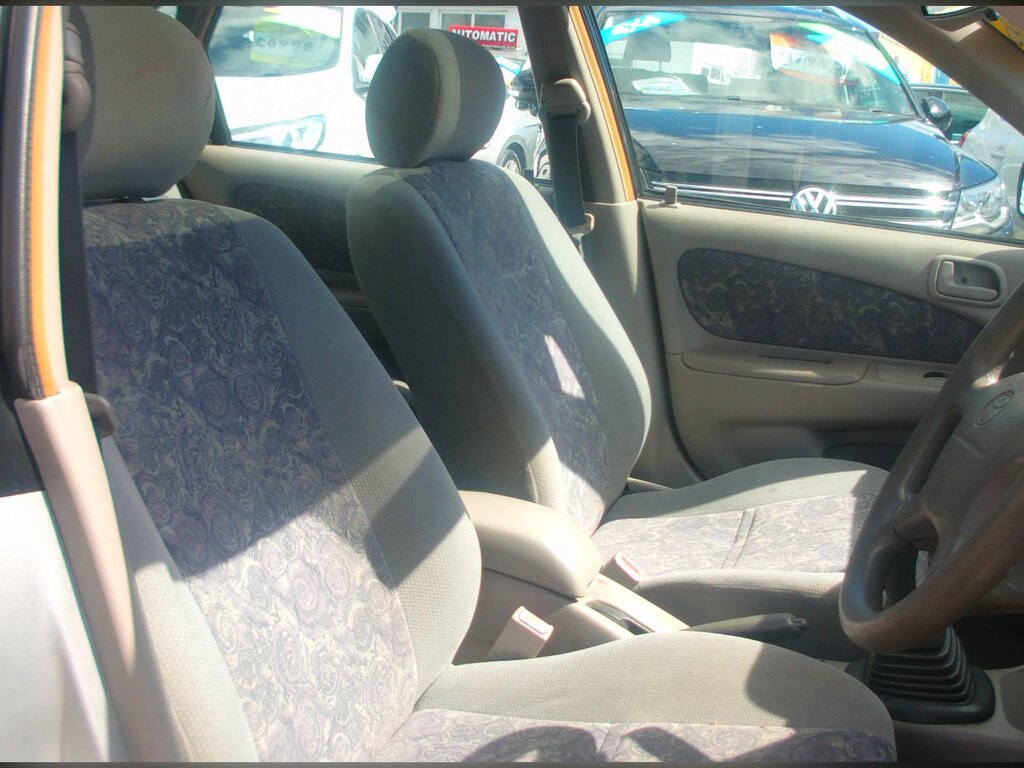 Toyota Corolla 1.3 16V 87 Bhp Silver #10
