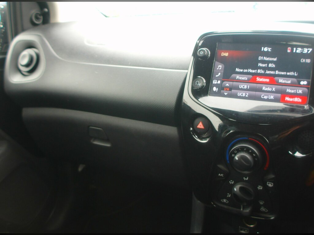 Citroen C1 1.0 Vti 72 Flair White #12