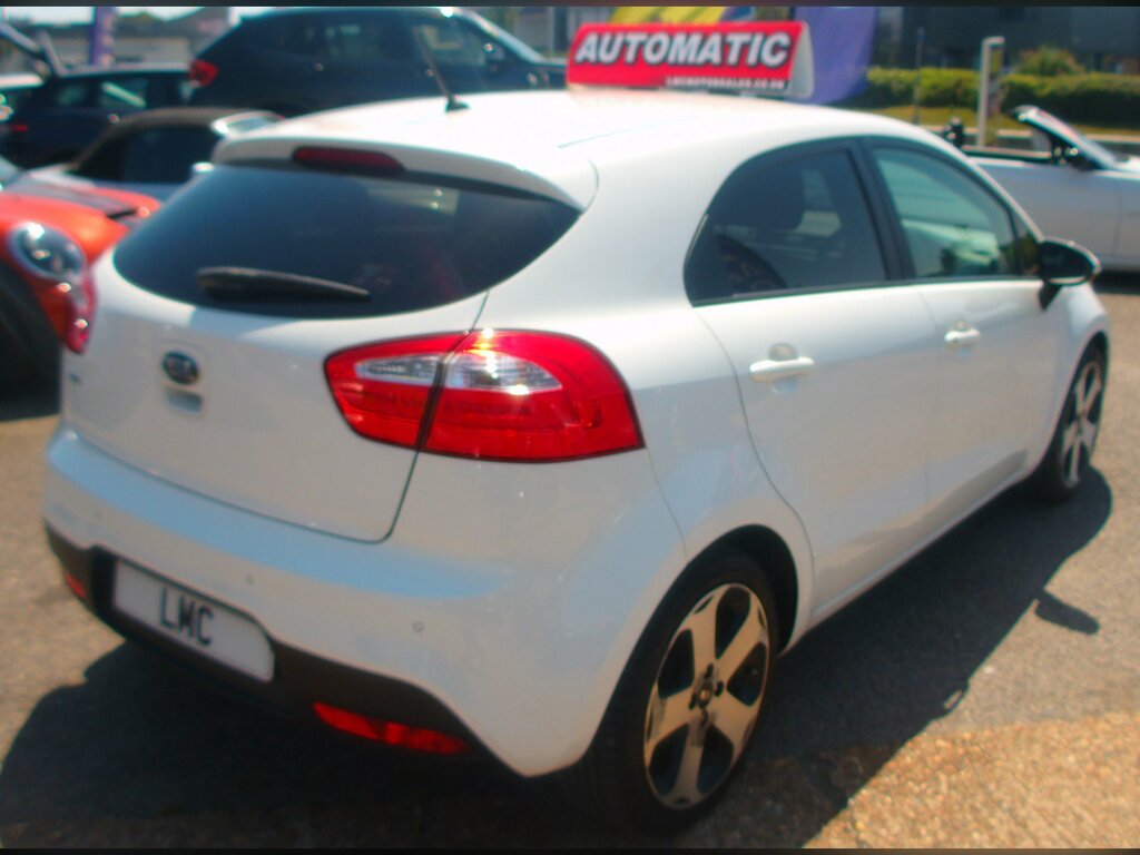 Kia RIO 1.4 3 Hatchback 107 Bhp White #6