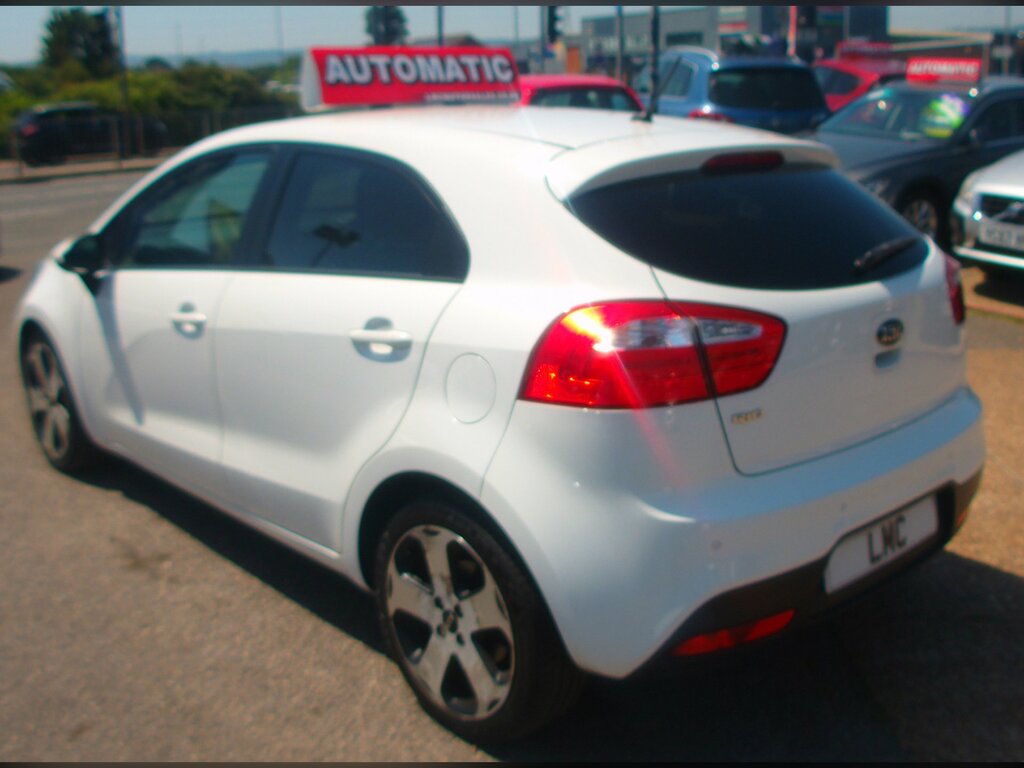Kia RIO 1.4 3 Hatchback 107 Bhp White #4