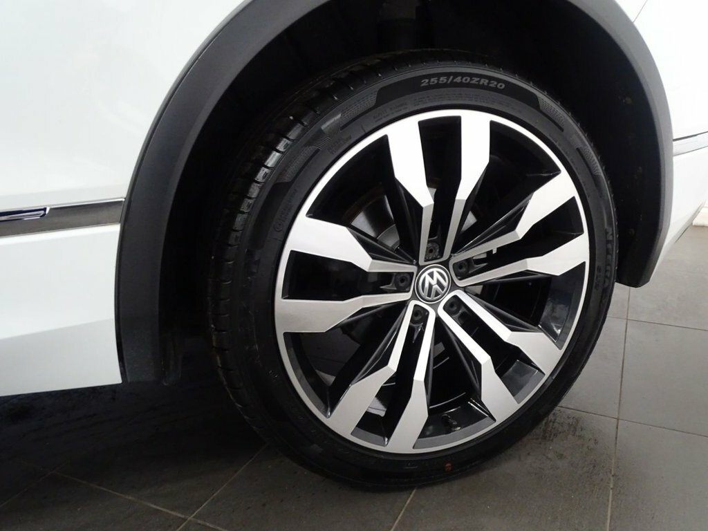 Volkswagen Tiguan 2L R-line DG67YWH White #3