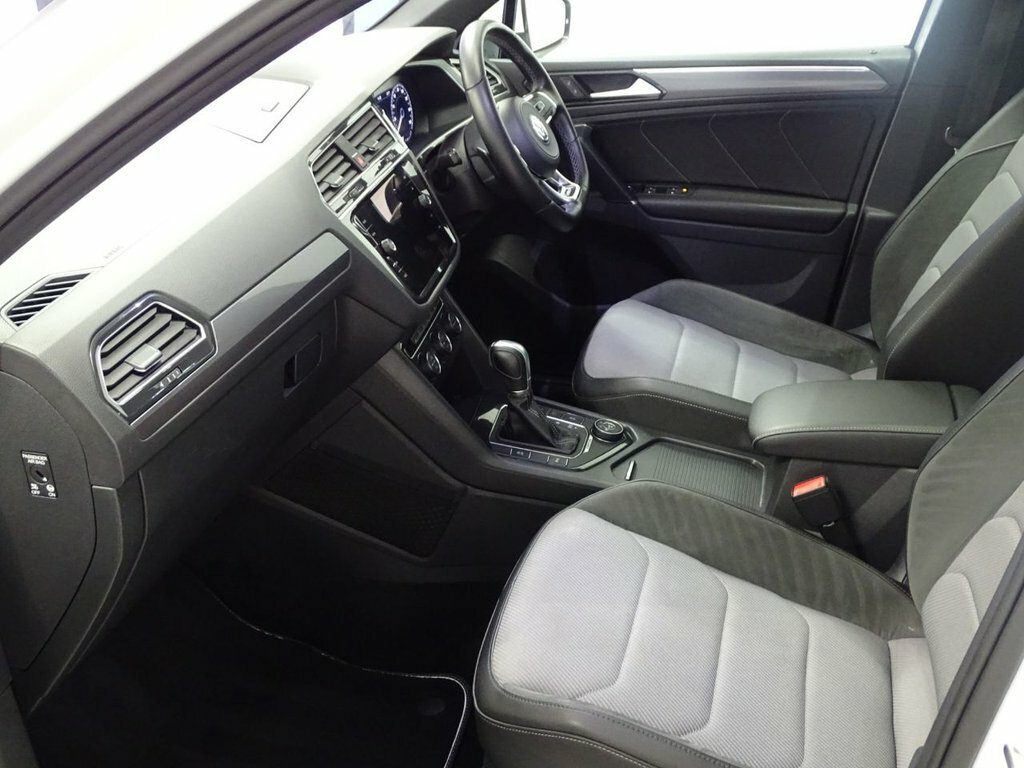 Volkswagen Tiguan 2L R-line DG67YWH White #5