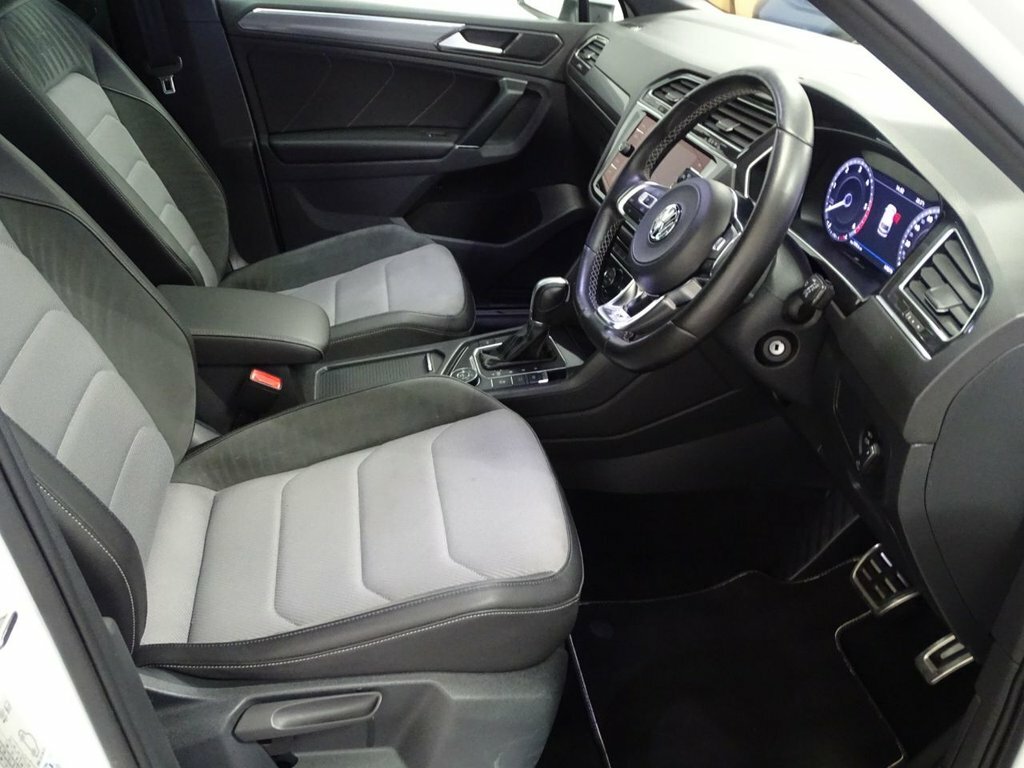 Volkswagen Tiguan 2L R-line DG67YWH White #2