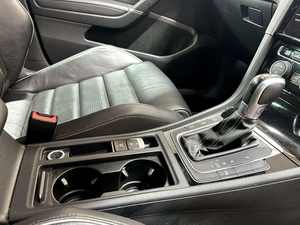Volkswagen Golf Hatchback Silver #33