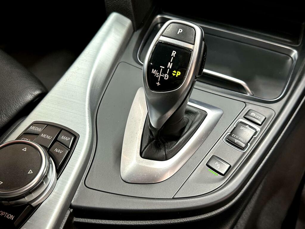 BMW 3 Series Luxury White #31