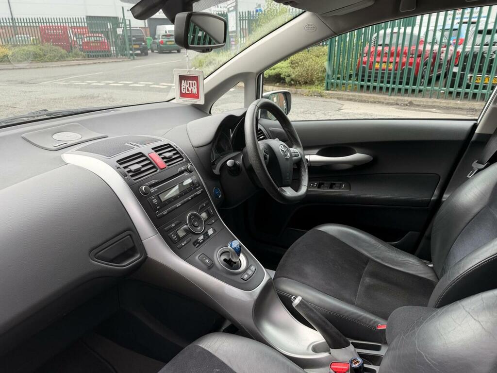 Toyota Auris Tr White #8