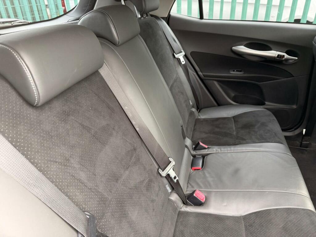 Toyota Auris Tr White #32