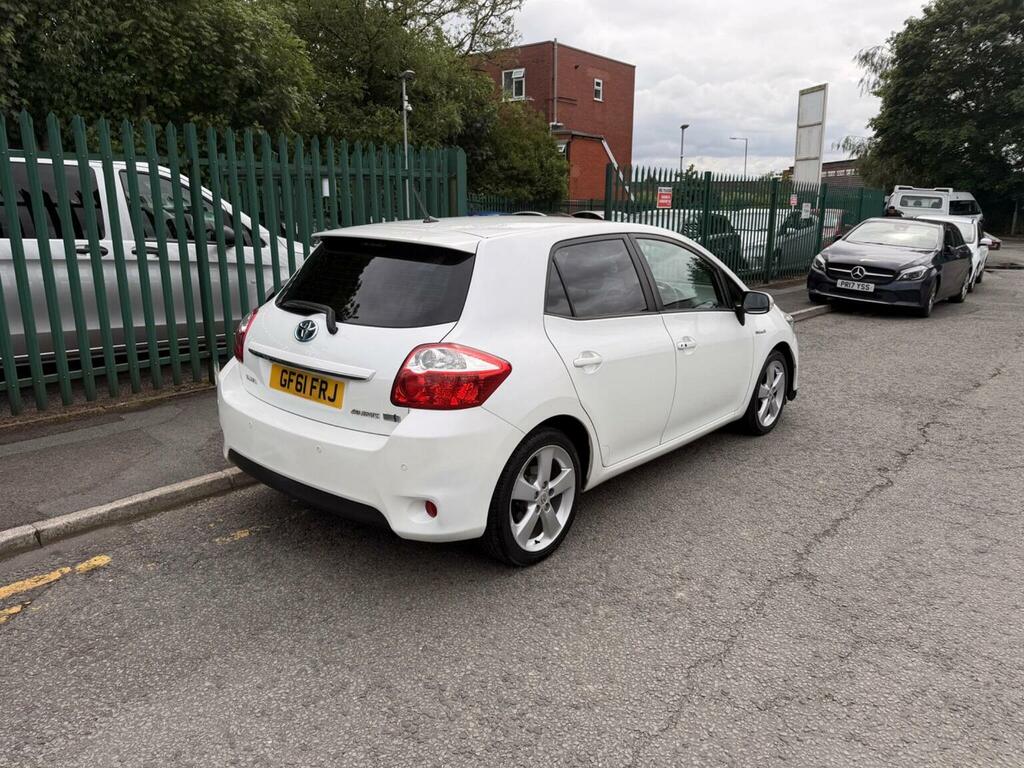 Toyota Auris 1.8 Vvt-h T Spirit Cvt Euro 5 Ss White #3
