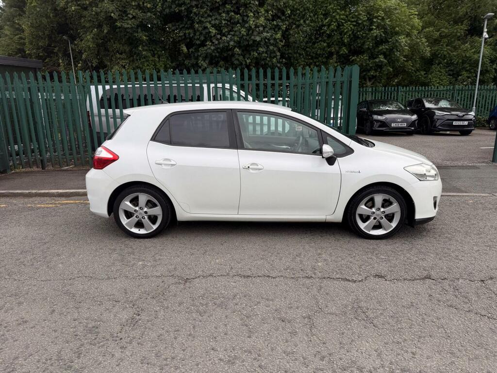 Toyota Auris 1.8 Vvt-h T Spirit Cvt Euro 5 Ss White #2