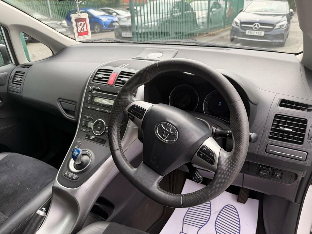 Toyota Auris Tr White #10