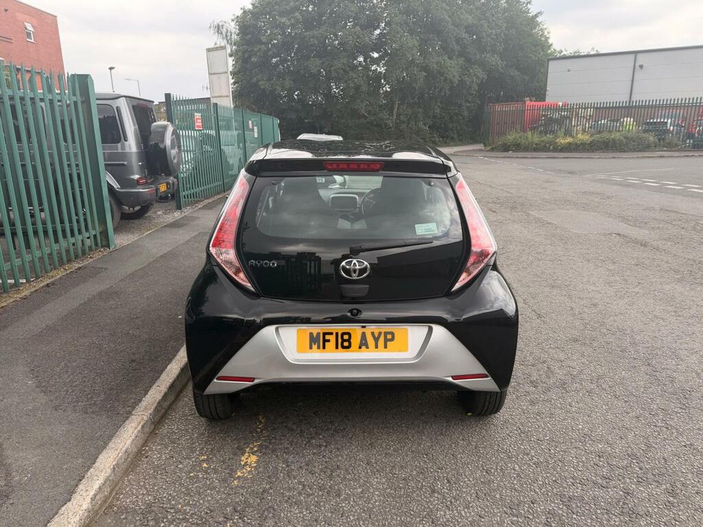 Toyota Aygo 1.0 Vvt-i X-play X-shift Euro 6 Black #4