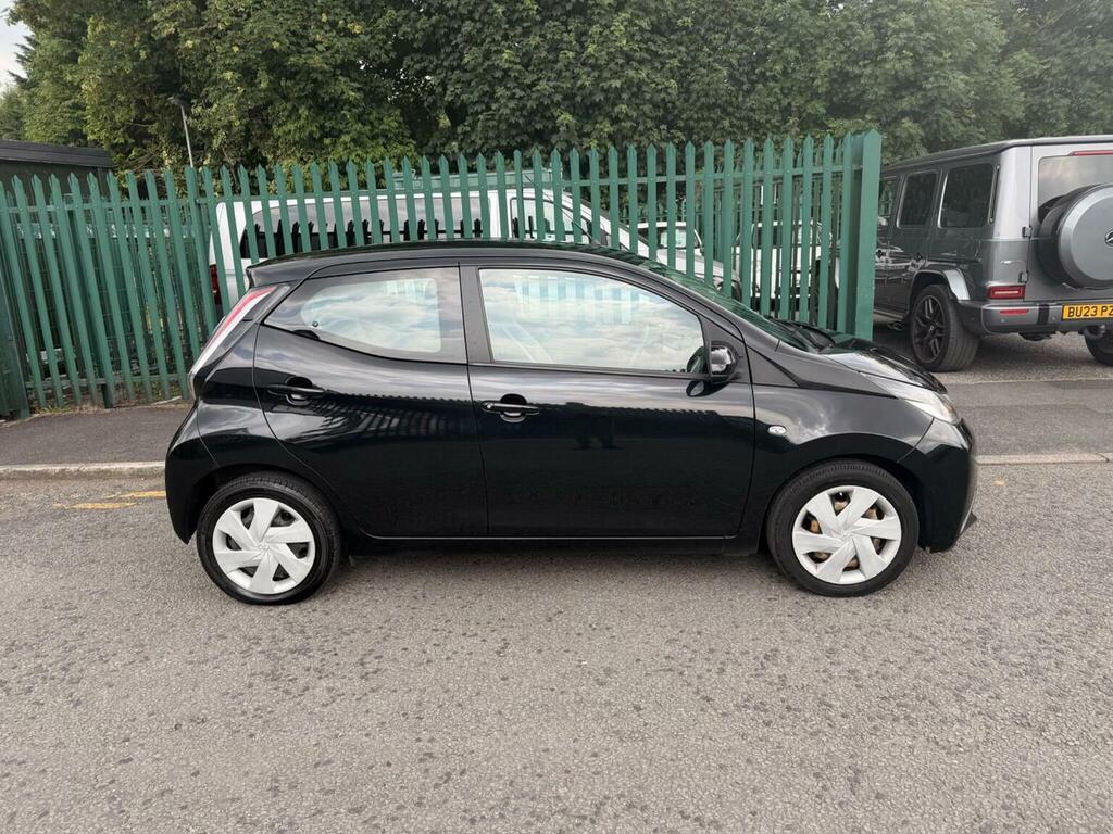 Toyota Aygo 1.0 Vvt-i X-play X-shift Euro 6 Black #2
