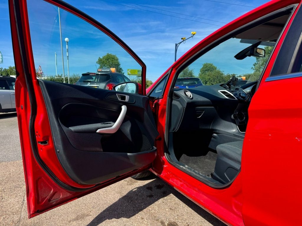 Ford Fiesta 1.4L Titanium Red #6