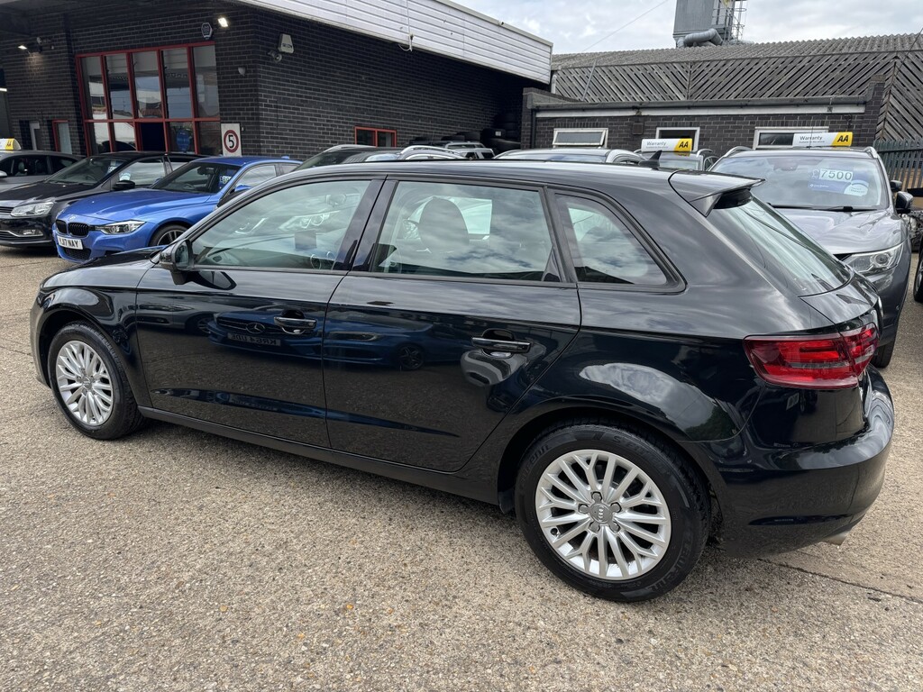Audi A3 1.6 Tdi 110 Sport Black #6