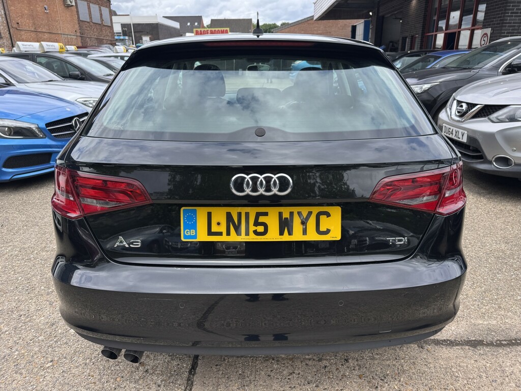 Audi A3 1.6 Tdi 110 Sport Black #4