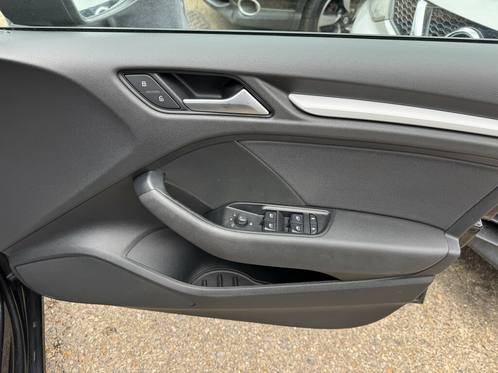 Audi A3 1.6 Tdi 110 Sport Black #13