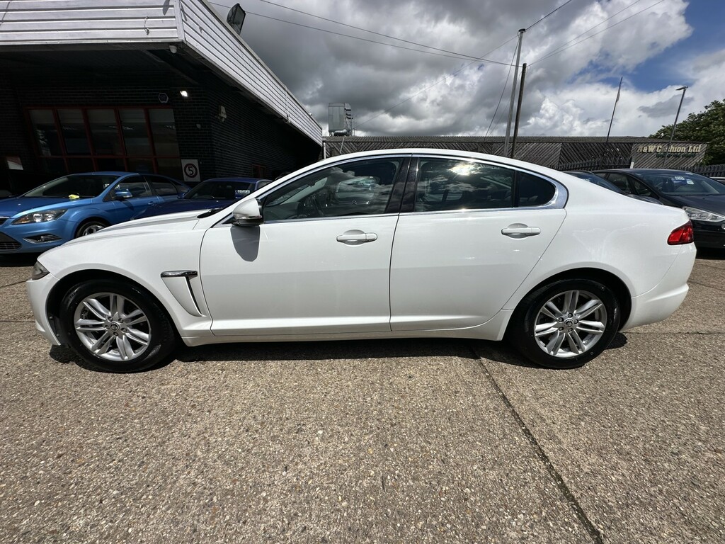 Jaguar XF 3.0 D V6 Luxury 2012 White #4