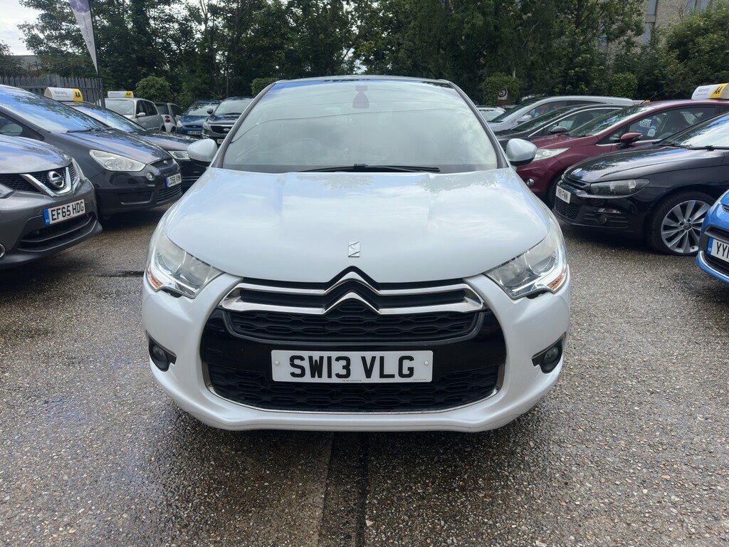 Citroen DS4 1.6 E-hdi Airdream Dstyle White #2