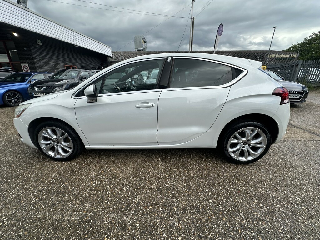 Citroen DS4 1.6 E-hdi Airdream Dstyle White #4