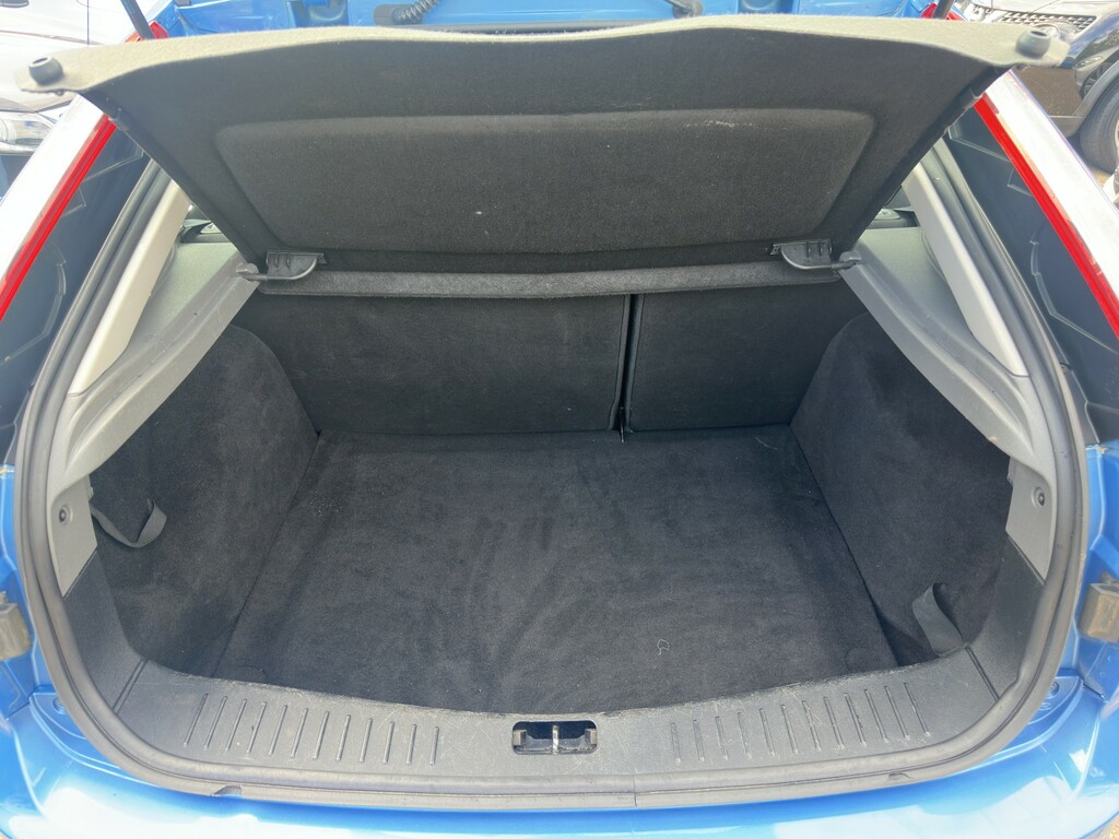 Ford Focus 1.6L Zetec 100 Bhp Blue #14