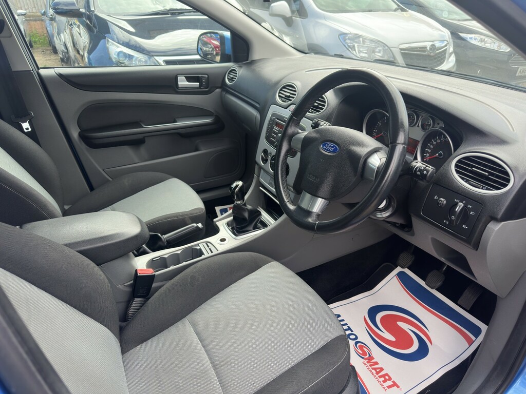 Ford Focus 1.6L Zetec 100 Bhp Blue #10