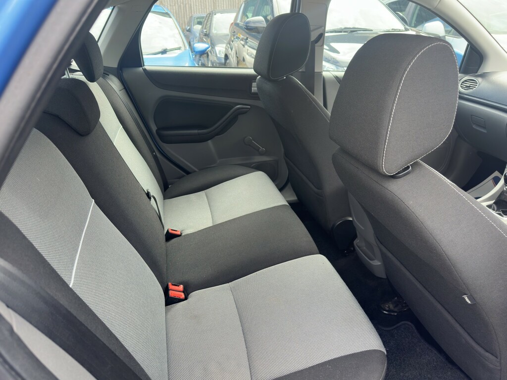 Ford Focus 1.6L Zetec 100 Bhp Blue #13