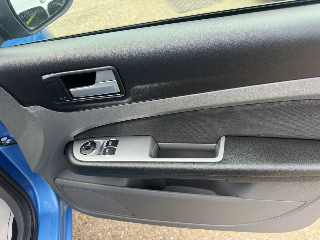 Ford Focus 1.6L Zetec 100 Bhp Blue #9