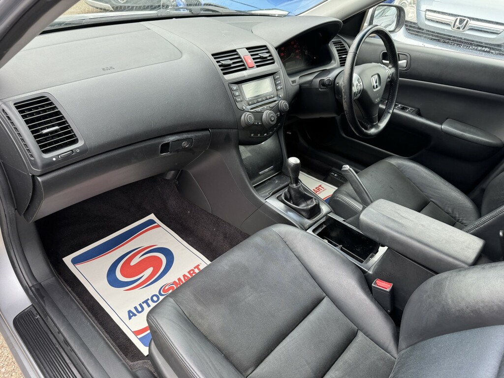 Honda Accord 2.0Vtec Executive Black #7