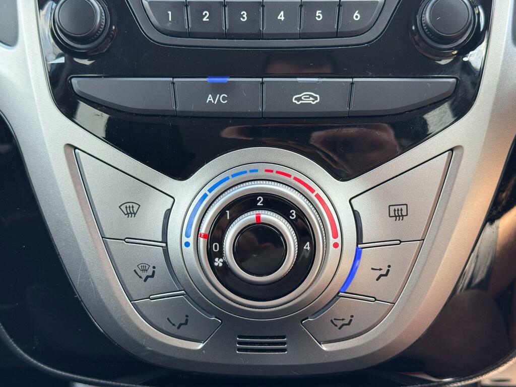 Hyundai Ix20 1.4 Blue Drive Se 2015 65 White #29