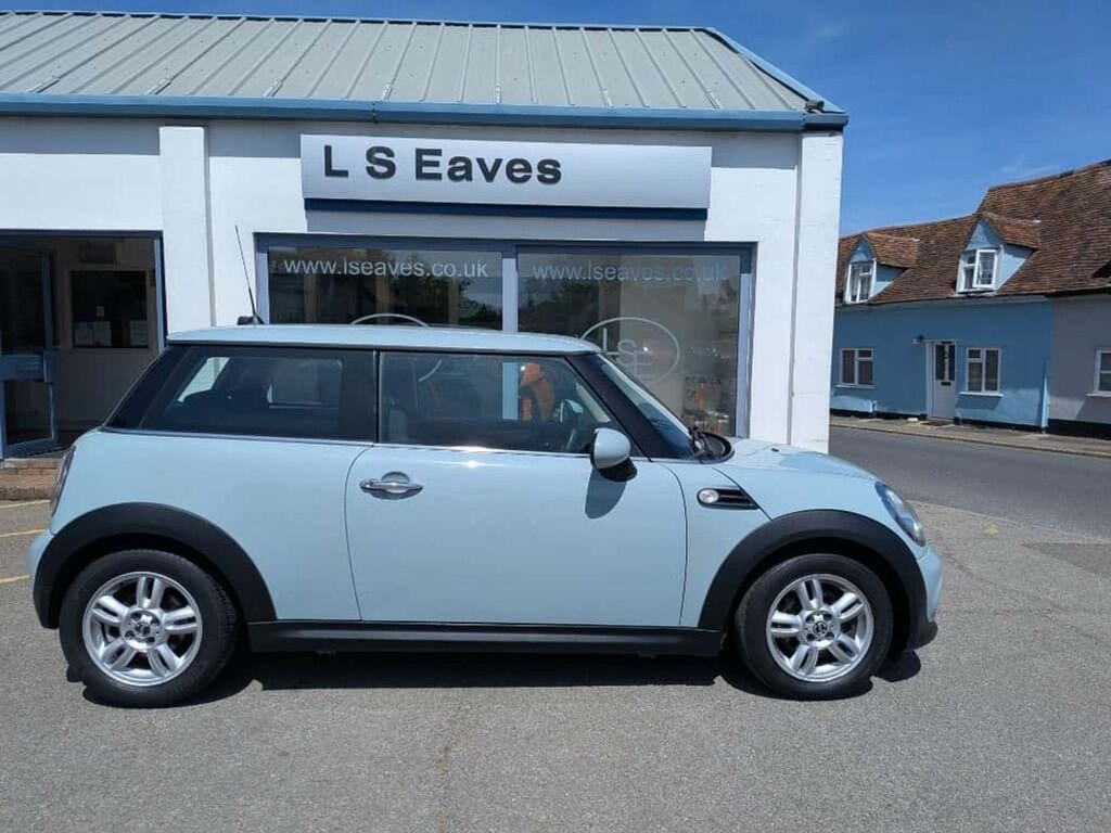 Mini Hatch Cooper D Blue