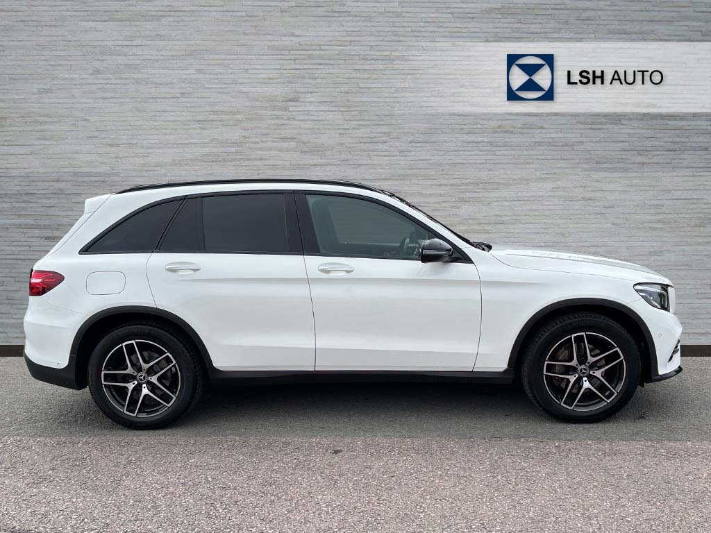 Mercedes-Benz GLC Class Glc 220D 4Matic Amg Line Premium 9G-tronic KR67JHK White #2