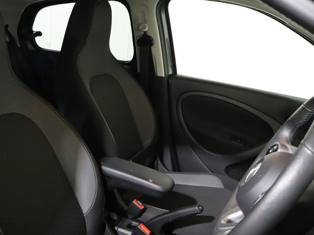 Smart Forfour 60Kw Eq Exclusive 17Kwh 22Kwch 2022 Black #25