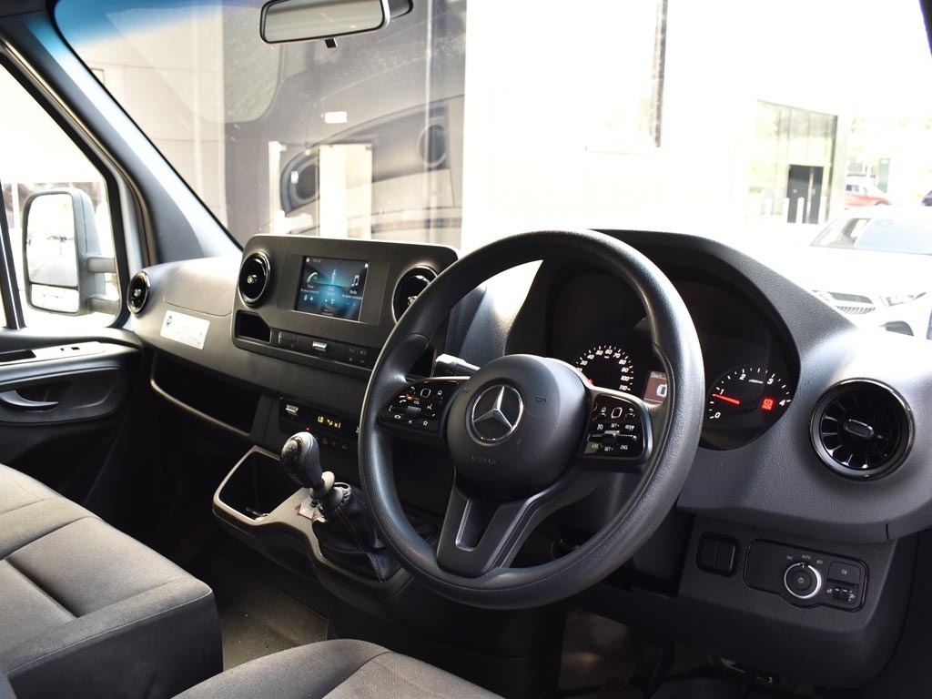 Mercedes-Benz Sprinter 3.5T H2 Premium Van White #12