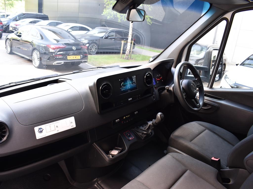 Mercedes-Benz Sprinter 3.5T H2 Premium Van White #7